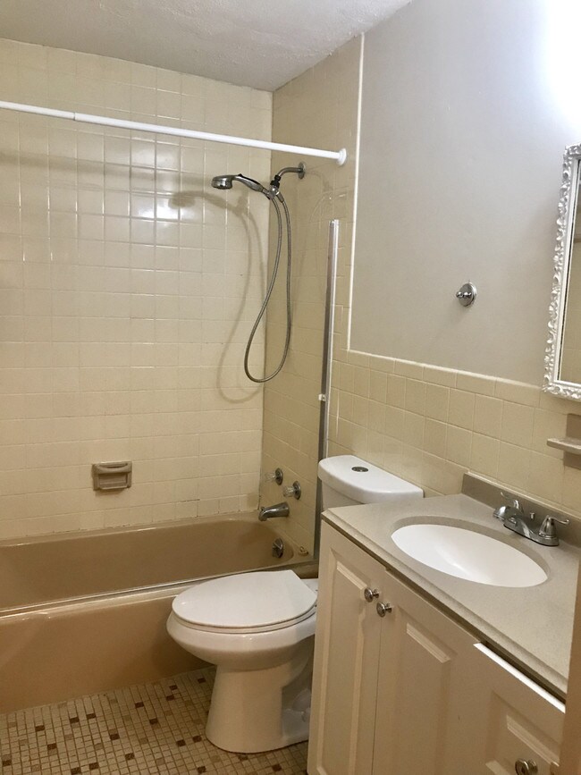 Foto del edificio - 144 Oakwood Ave