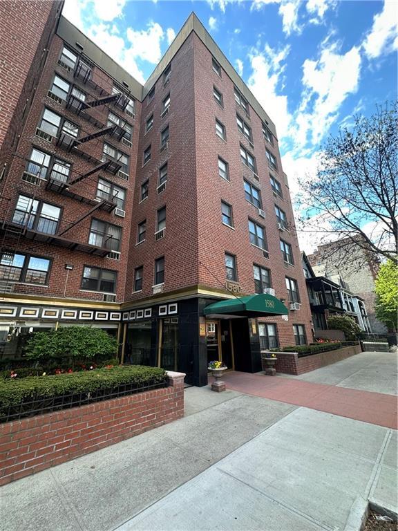 Foto principal - 1580 E 18th St