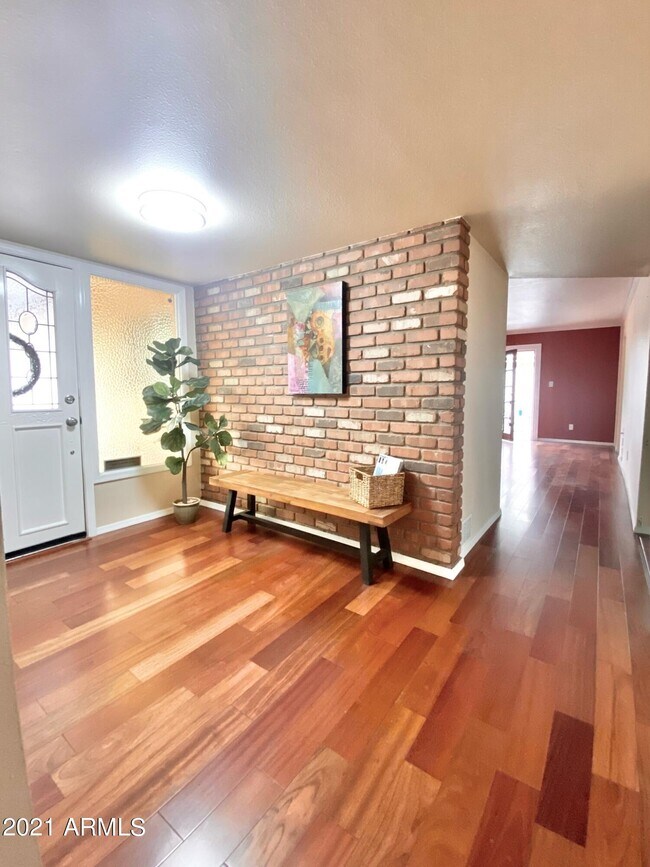 Building Photo - 1625 W Seldon Ln