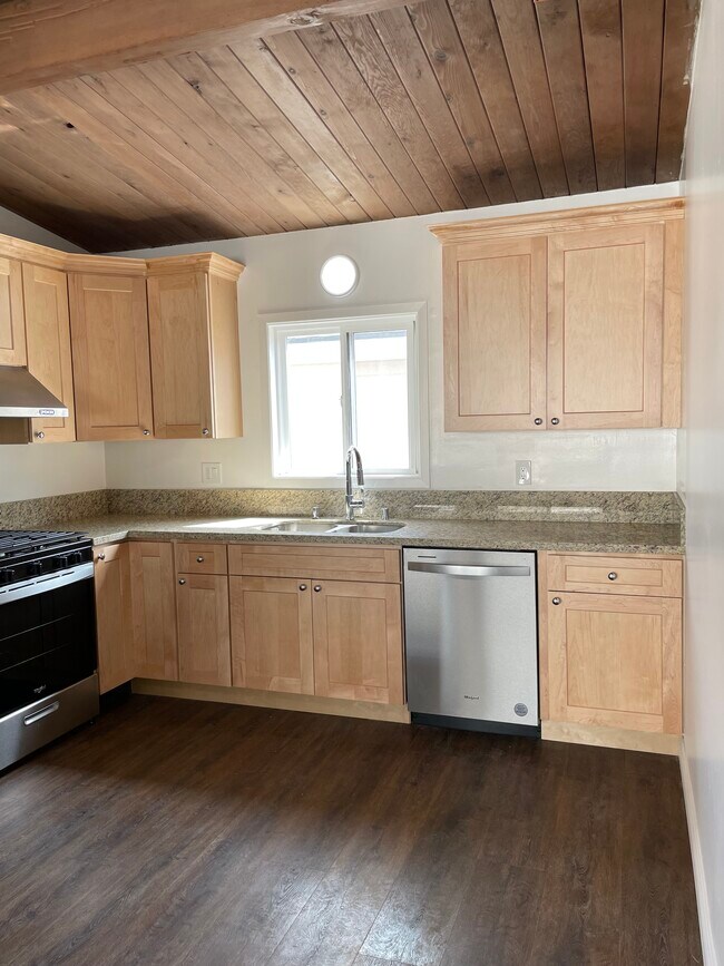 Foto del edificio - 2215 Mathews Ave