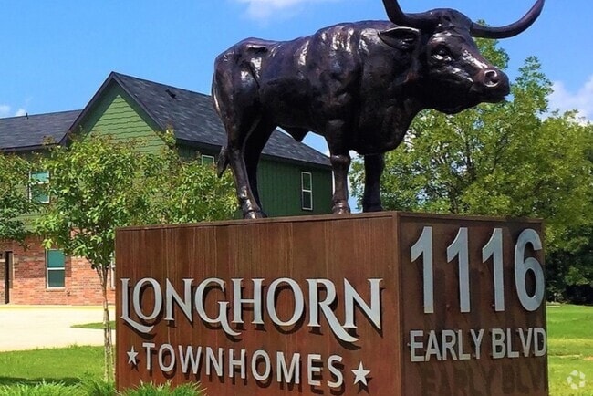 Building Photo - Longhorn Townhomes