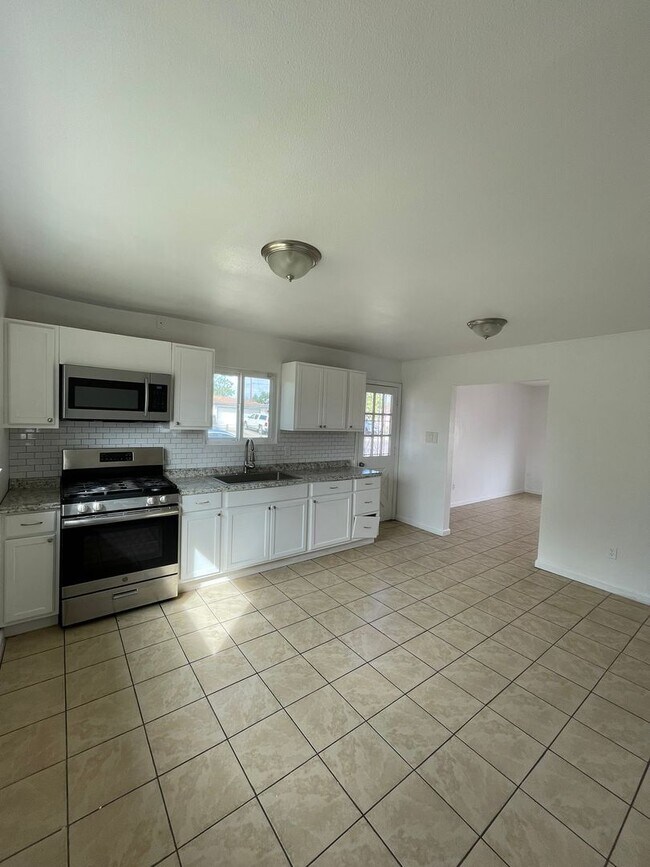 Foto del edificio - Charming 3-Bedroom, 2-Bath Home – Availabl...