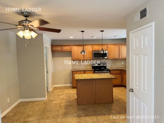 Building Photo - 6102 W Mauna Loa Ln