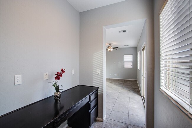 Building Photo - Centennial Hill's 4 Bedroom 2.5 Bath and 2...