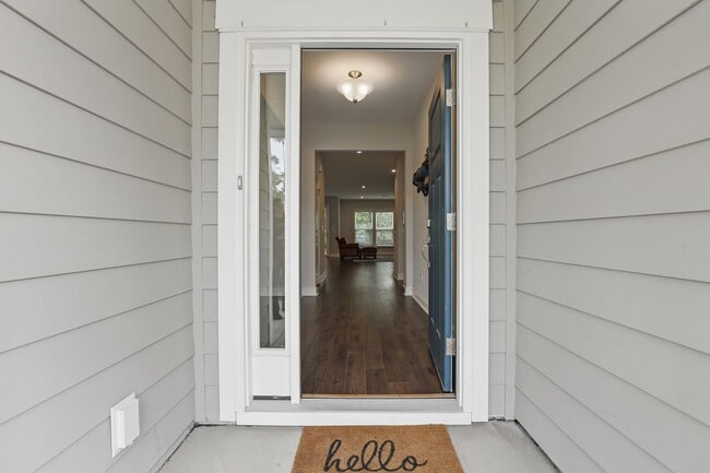 Foto del edificio - Spacious 5 Bedroom Home in Richmond Hill’s Waterways Community