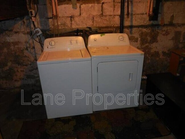 Building Photo - 10 Broad St