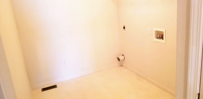 Building Photo - 108 Hickory Ridge Dr