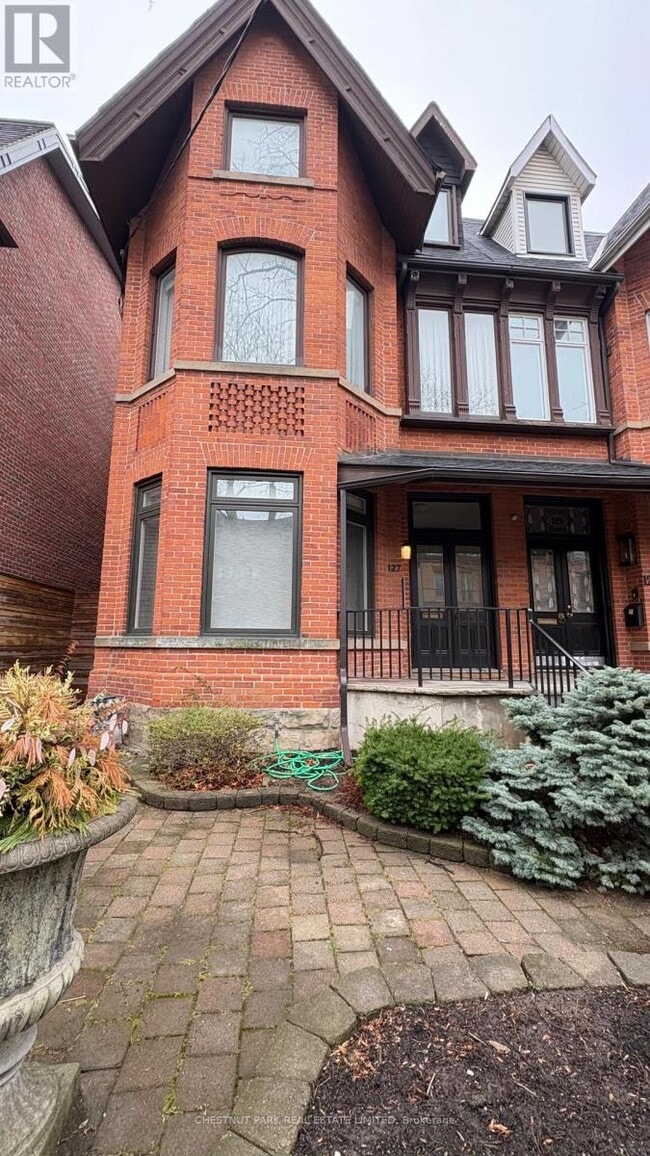 Building Photo - 127 Hazelton Ave