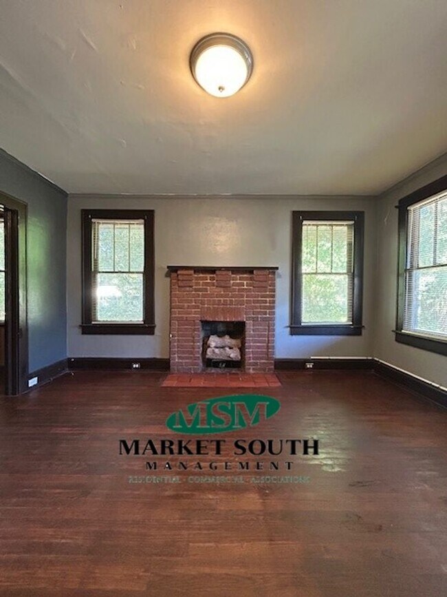 Foto del edificio - EASTSIDE BUNGALOW ON WALDBURG!