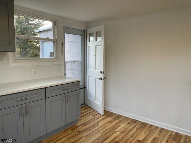 Foto del edificio - 26 Ridgeway Ave