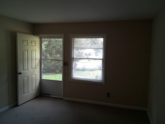 Foto del edificio - **UPCOMING**East Columbus 3 bedroom/1 bath...