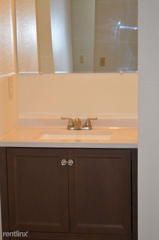 Building Photo - 2 br, 2 bath Condo - 2144 Oceanside Blvd