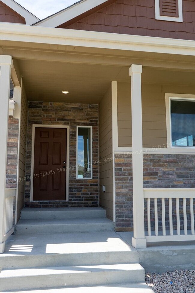 Foto del edificio - Gorgeous 4-Bed, 2.5 Bath Home in Windsor!