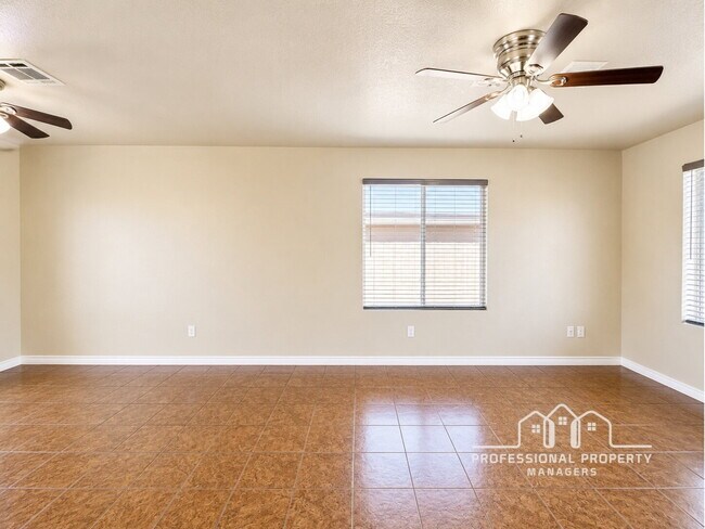 Foto del edificio - “Cozy 3-Bedroom, 2-Bathroom Home in Desert Oasis”