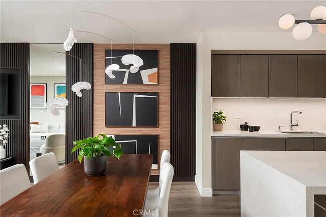 Building Photo - "Chic Pasadena 1-Bed Oasis with Pool & Cen...