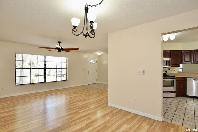 Foto del edificio - Cozy 3/2 Split Floorplan Home with a Spaci...
