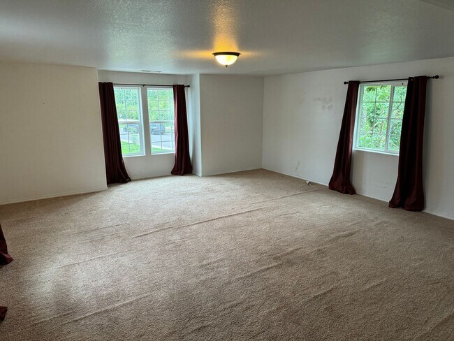 Building Photo - 3 Bed 2.5 Bath Home with 2 Car Garage