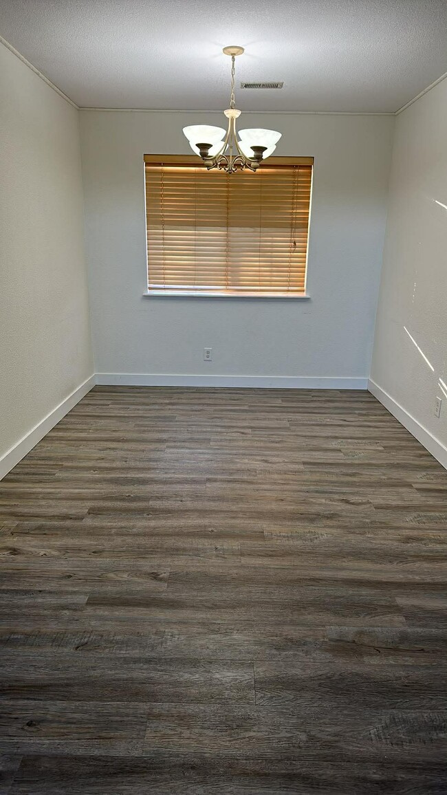 Building Photo - 602 S Arthur Pl