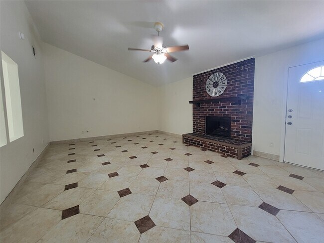 Foto del edificio - 2705 Riviera Dr