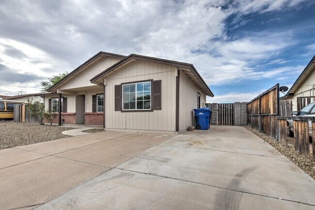 Building Photo - 2725 E Harmony Ave