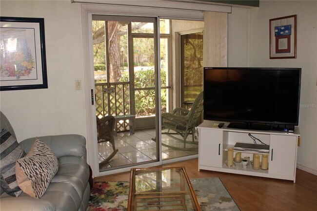 Foto del edificio - 6304 Pointe W Blvd W