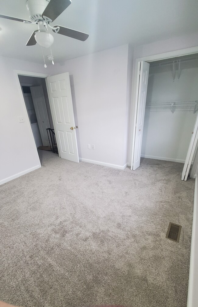 Bedroo. - 58 Carroll View Ave