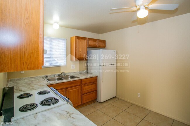 Building Photo - 2 br, 1 bath 4plex - 916 Bridgewater St. U...