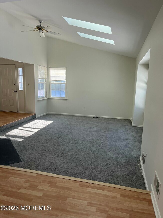 Foto del edificio - 65 Oak Ln