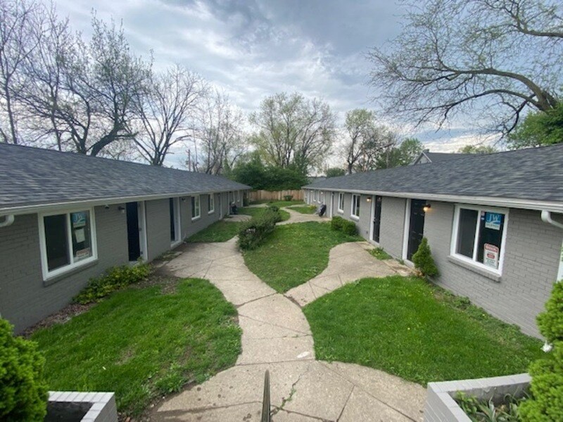 Primary Photo - 75 W Moler St