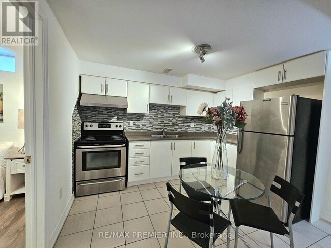 Building Photo - 3900 Arvona Pl