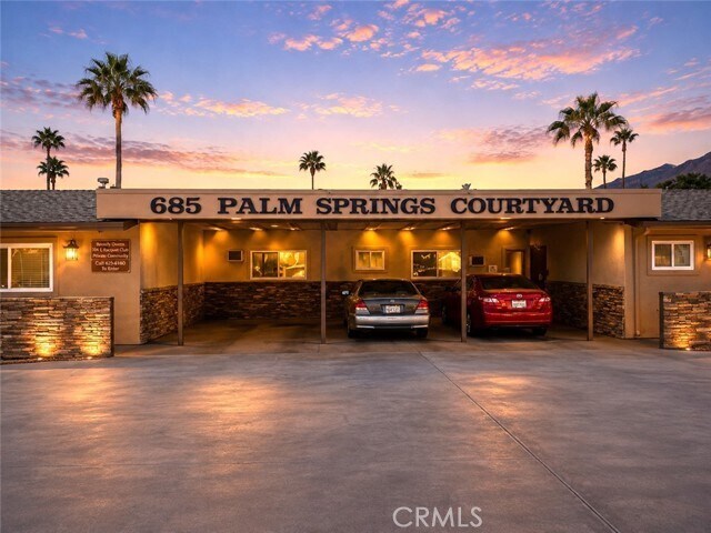 Building Photo - 685 E Vista Chino