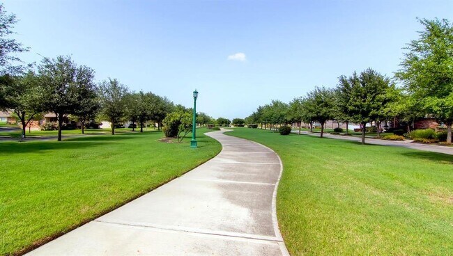 Foto del edificio - 18401 Friendship Hill Dr