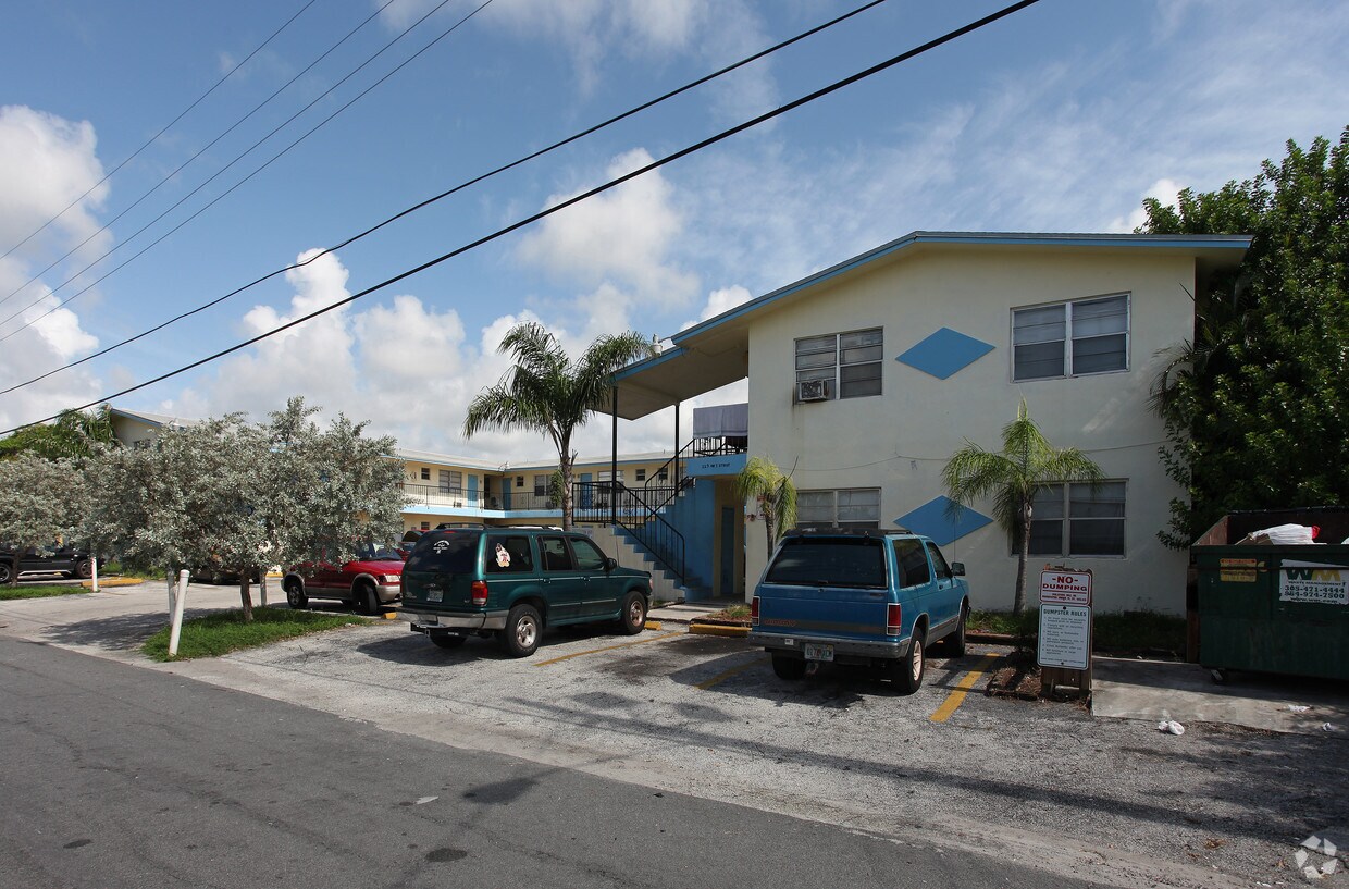 Edificio - 329 NW 7th St