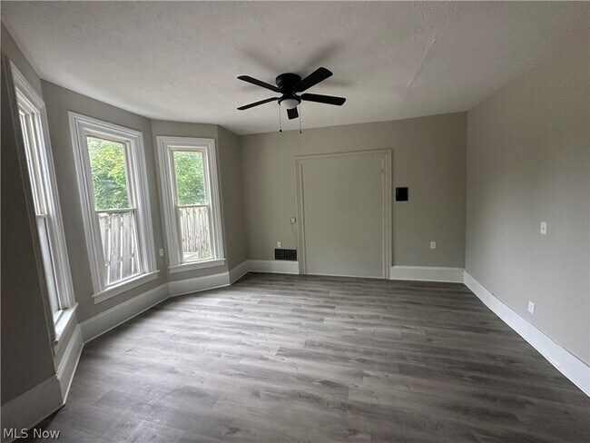 Foto del edificio - 2055 W 65th St