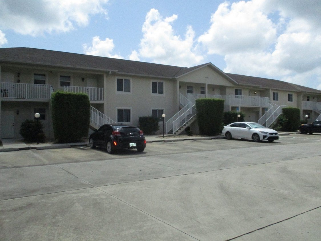 Primary Photo - 1490 San Cristobal Ave