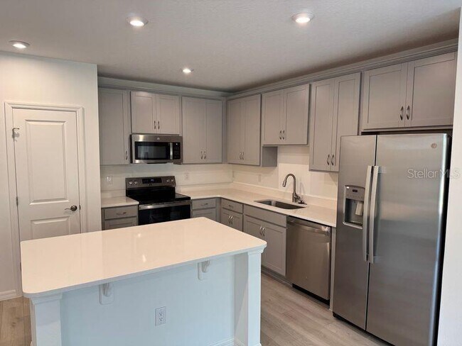 Building Photo - 3035 Jessamine Dr