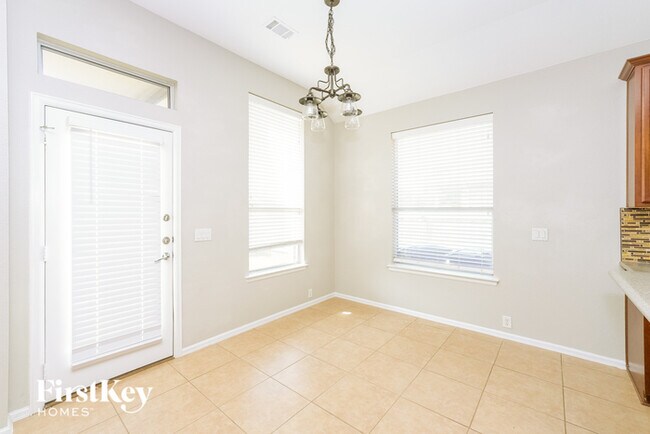 Building Photo - 15812 Coyote Hill Dr