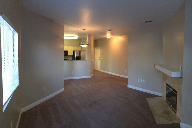Building Photo - Gorgeous 2Bed/2Bath, 2nd-Story Condo locat...