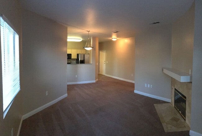 Foto del edificio - Gorgeous 2Bed/2Bath, 2nd-Story Condo locat...