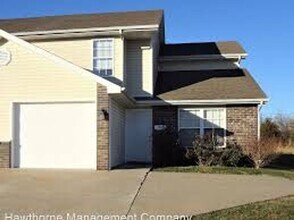 Building Photo - 5717-5719-5719 Canaveral Dr