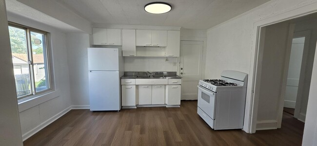 Building Photo - 4473 W 133rd St