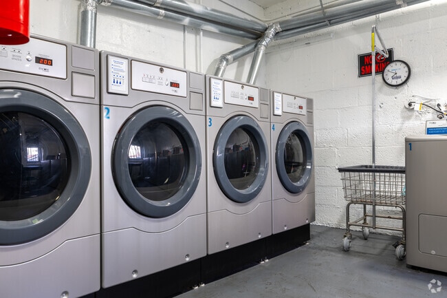 Laundry Room - 391-419 Union Ave
