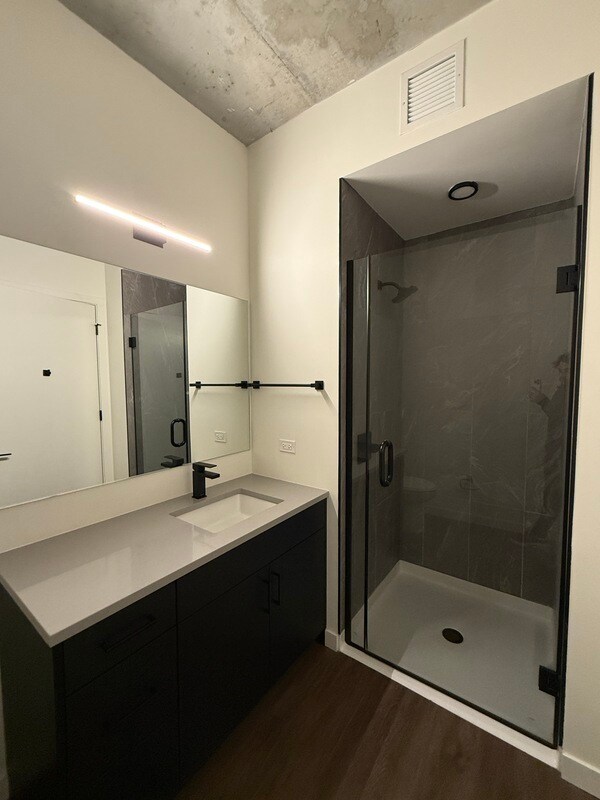 Foto del edificio - 359 W Chicago Ave