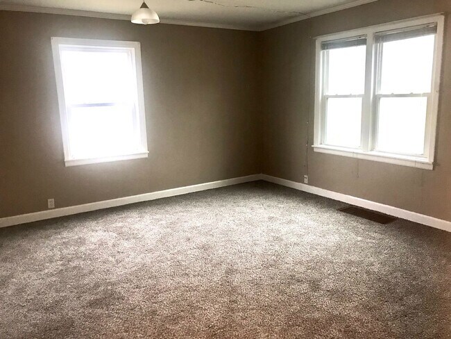 Living Room 2 - 119 Robinson St