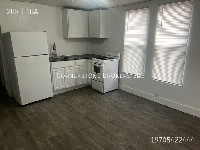 Building Photo - Updated Apartment in the heart of Brush!