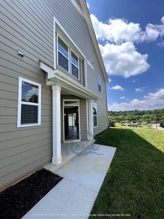 Foto del edificio - 130 Creekview Rd