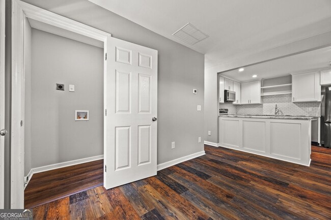 Building Photo - 53 Lucia Dr SE
