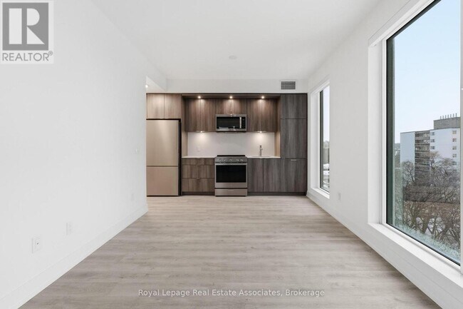 Photo du bâtiment - 25 Cordova Ave