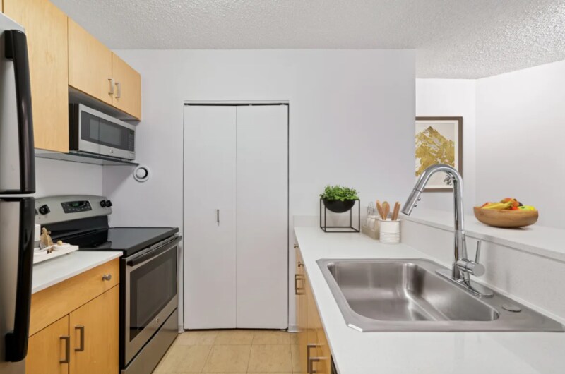 Foto principal - 755 N Dearborn St