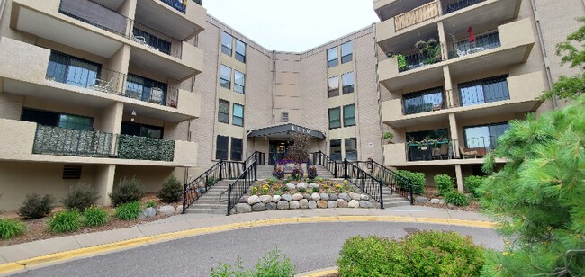 Foto del edificio - 6670 Vernon Ave S